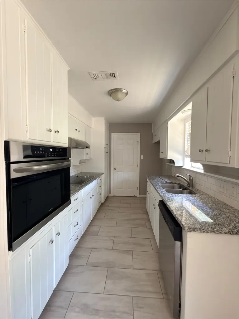 900 Prestwick Street Bedford TX 76022