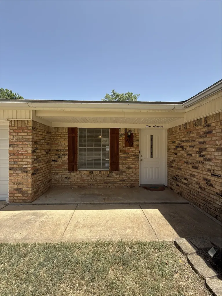 900 Prestwick Street Bedford TX 76022