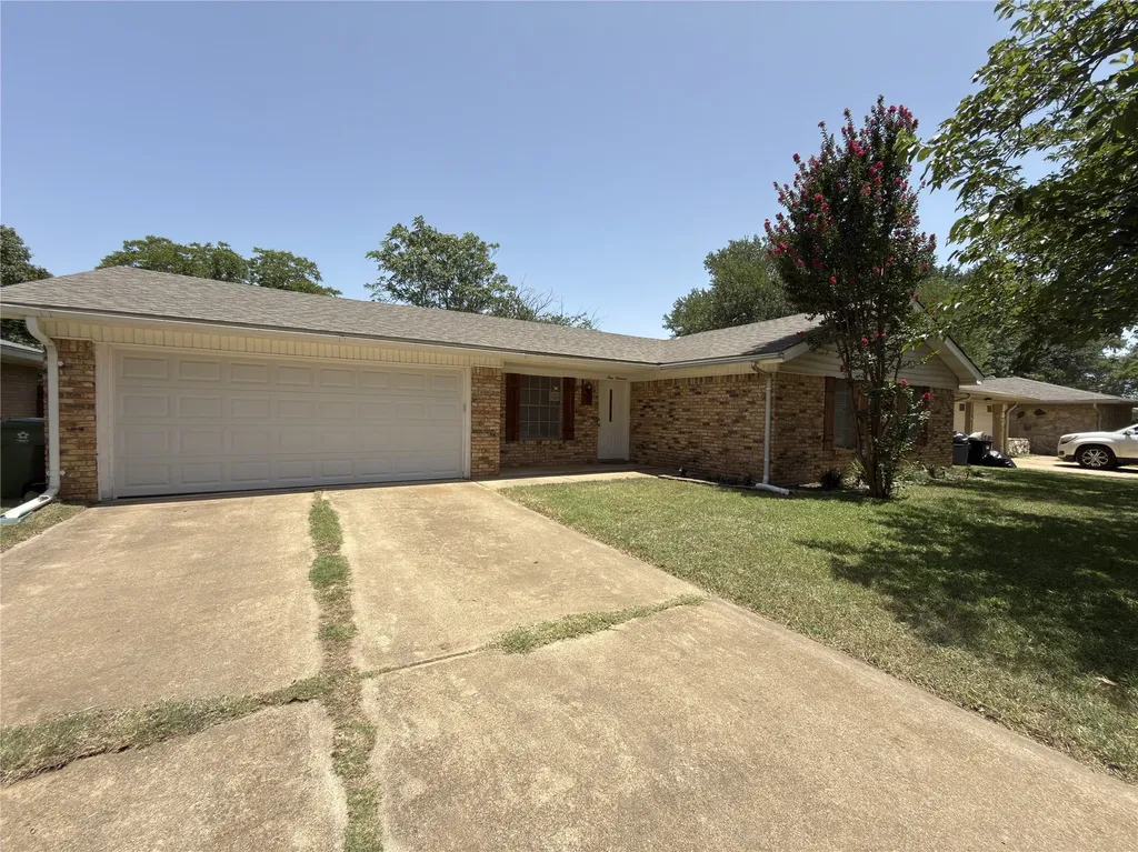 900 Prestwick Street Bedford TX 76022