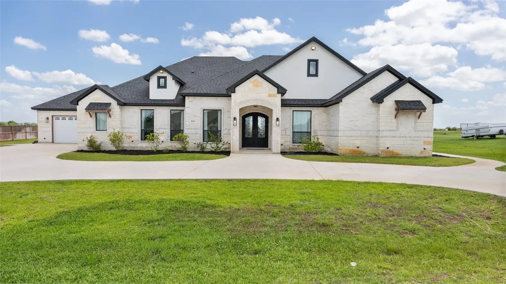 8224 Harvest Drive Grandview TX 76050