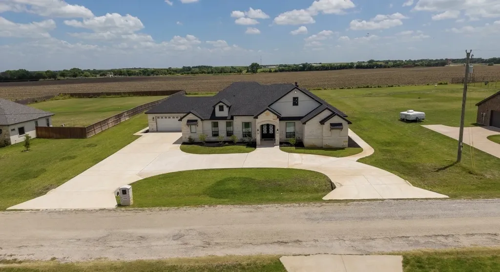 8224 Harvest Drive Grandview TX 76050