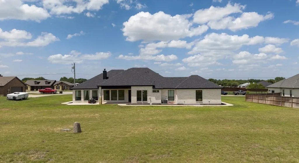 8224 Harvest Drive Grandview TX 76050