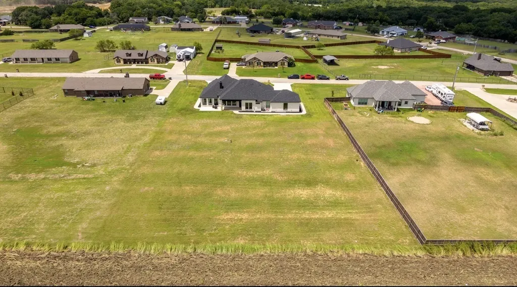 8224 Harvest Drive Grandview TX 76050