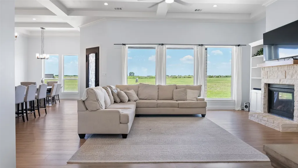 8224 Harvest Drive Grandview TX 76050