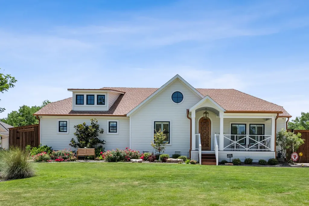 814 E Wall Street Grapevine TX 76051