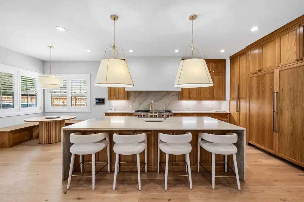 814 E Wall Street Grapevine TX 76051
