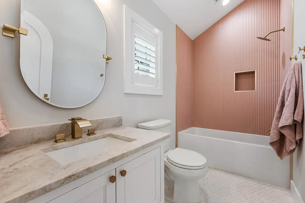 814 E Wall Street Grapevine TX 76051