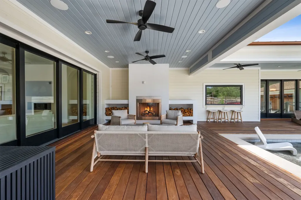 814 E Wall Street Grapevine TX 76051