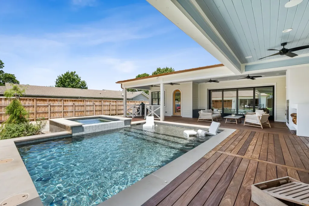 814 E Wall Street Grapevine TX 76051