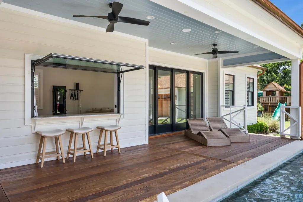 814 E Wall Street Grapevine TX 76051