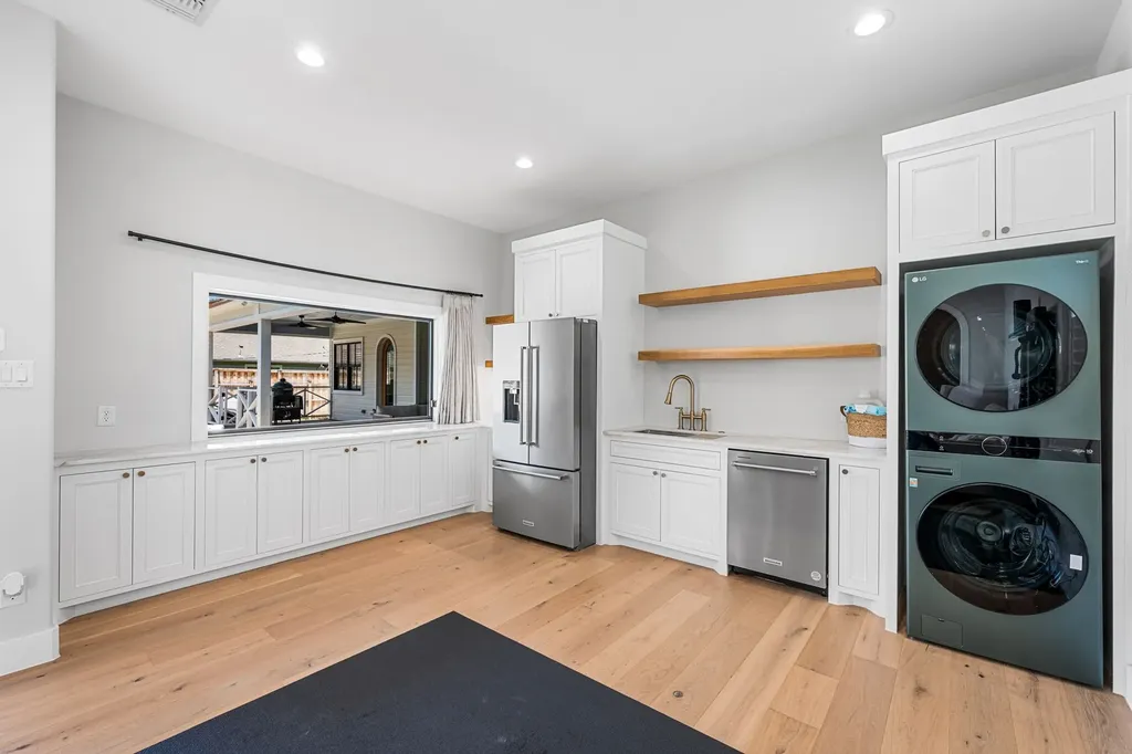 814 E Wall Street Grapevine TX 76051