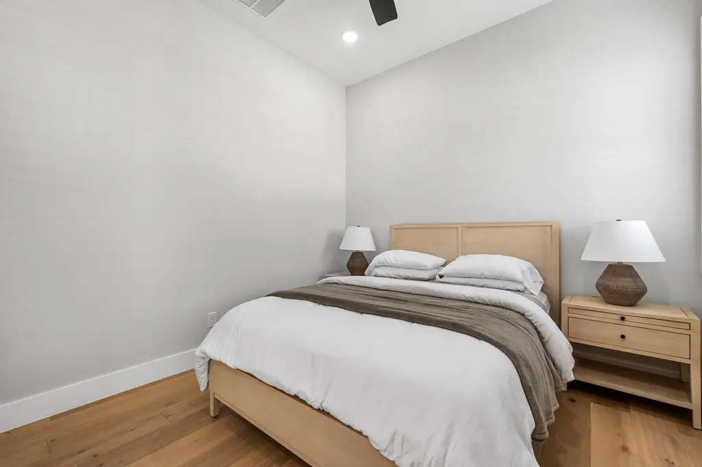 814 E Wall Street Grapevine TX 76051