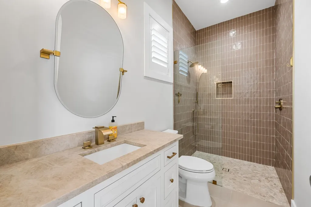 814 E Wall Street Grapevine TX 76051