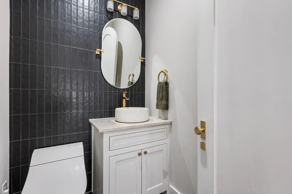 814 E Wall Street Grapevine TX 76051