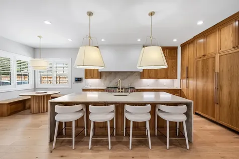 814 E Wall Street Grapevine TX 76051