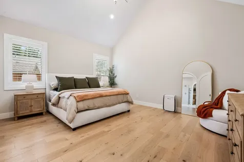 814 E Wall Street Grapevine TX 76051