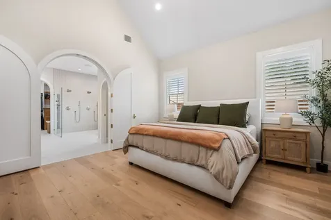 814 E Wall Street Grapevine TX 76051