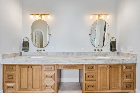 814 E Wall Street Grapevine TX 76051