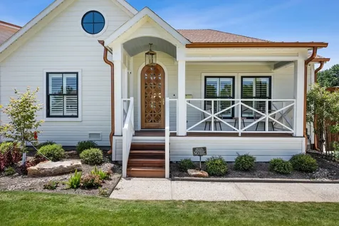814 E Wall Street Grapevine TX 76051