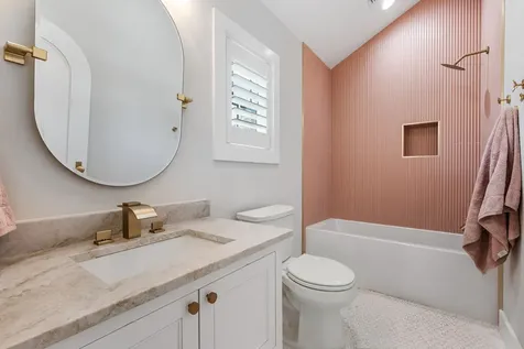 814 E Wall Street Grapevine TX 76051