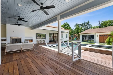 814 E Wall Street Grapevine TX 76051
