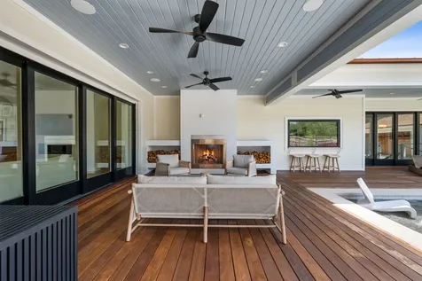 814 E Wall Street Grapevine TX 76051