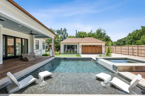 814 E Wall Street Grapevine TX 76051
