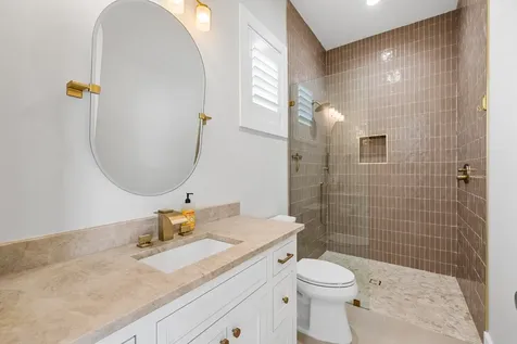 814 E Wall Street Grapevine TX 76051