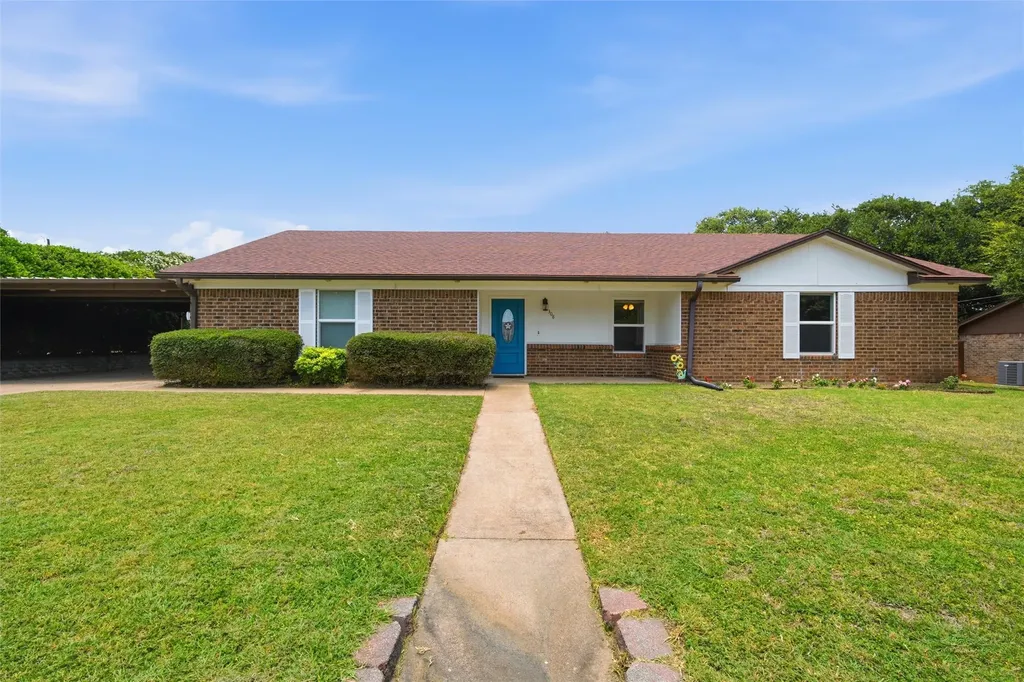 308 Oakwood Lane Hewitt TX 76643