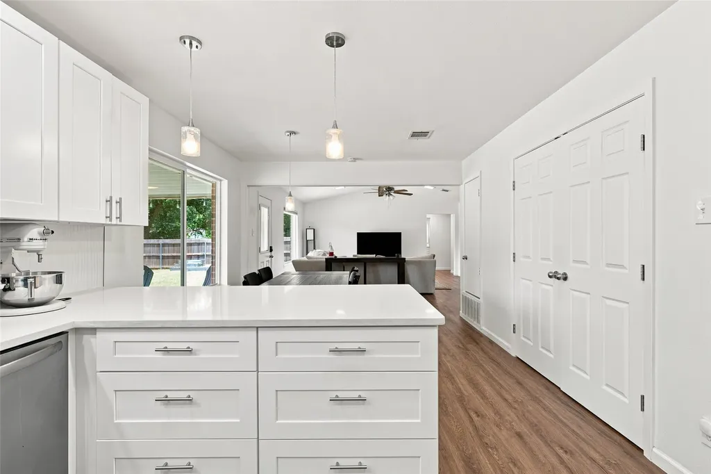 308 Oakwood Lane Hewitt TX 76643