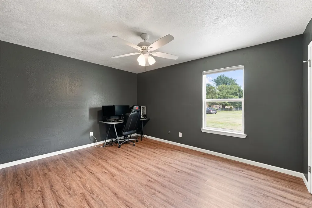 308 Oakwood Lane Hewitt TX 76643