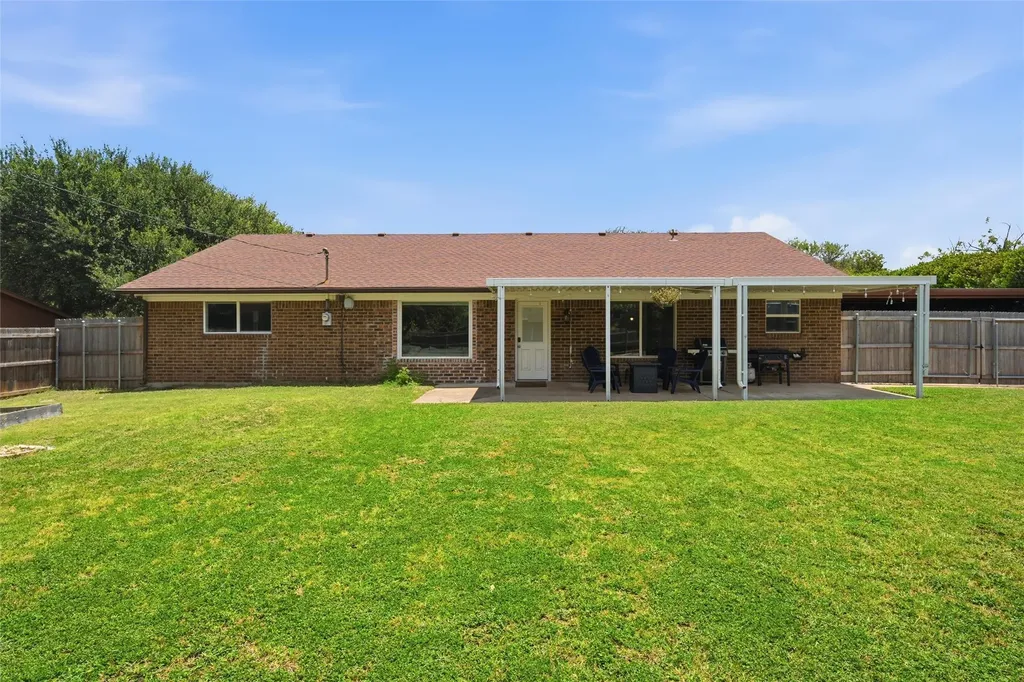 308 Oakwood Lane Hewitt TX 76643