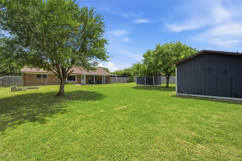 308 Oakwood Lane Hewitt TX 76643