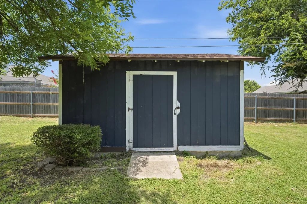308 Oakwood Lane Hewitt TX 76643