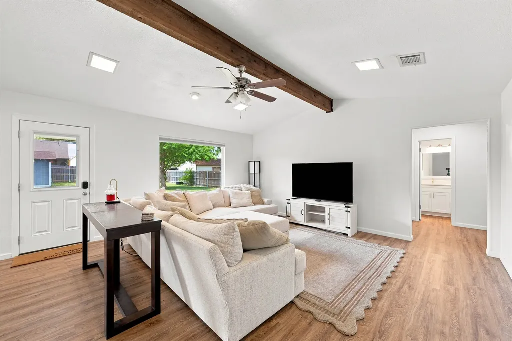 308 Oakwood Lane Hewitt TX 76643