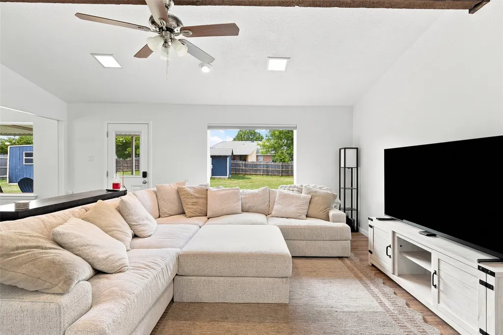 308 Oakwood Lane Hewitt TX 76643