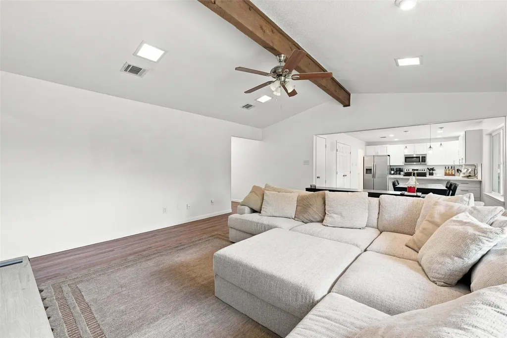 308 Oakwood Lane Hewitt TX 76643