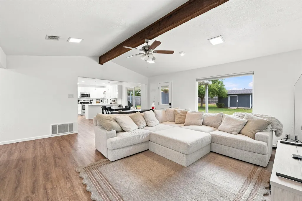 308 Oakwood Lane Hewitt TX 76643