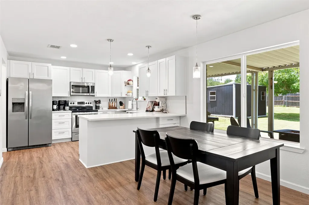 308 Oakwood Lane Hewitt TX 76643
