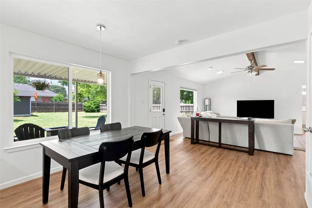 308 Oakwood Lane Hewitt TX 76643