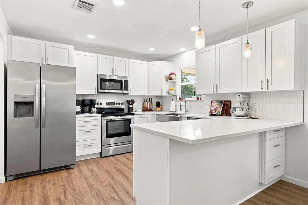 308 Oakwood Lane Hewitt TX 76643