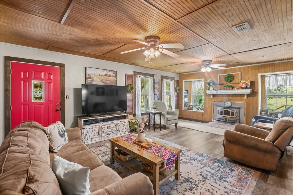 2461 County Road 44800 Blossom TX 75416