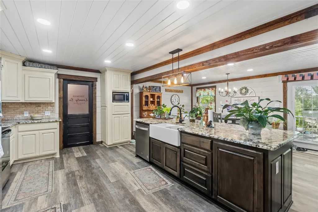 2461 County Road 44800 Blossom TX 75416