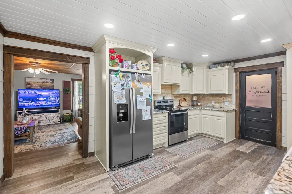 2461 County Road 44800 Blossom TX 75416
