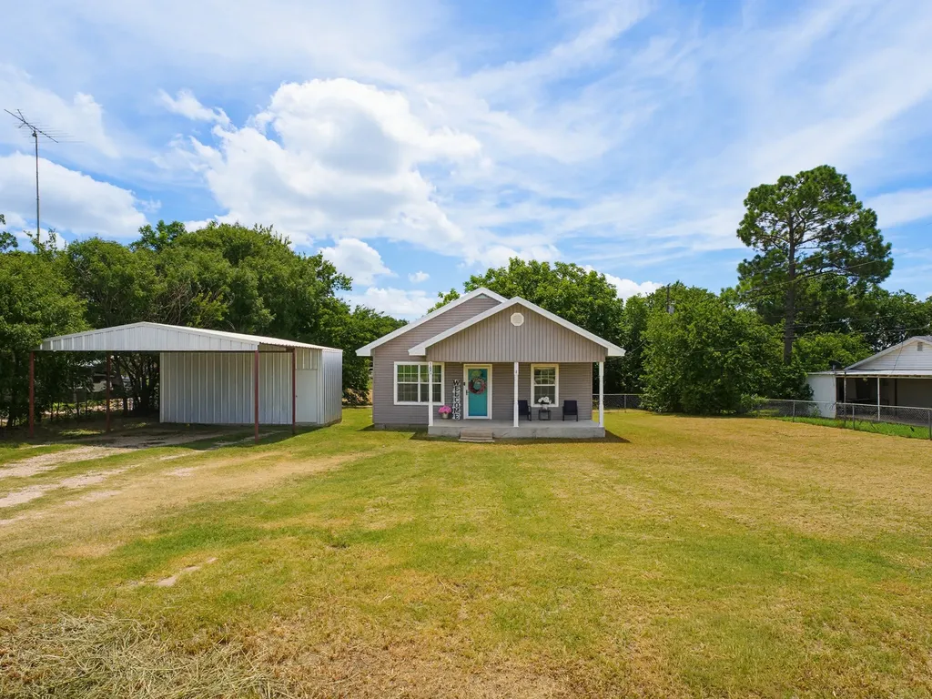 180 Trail Drive Bowie TX 76230