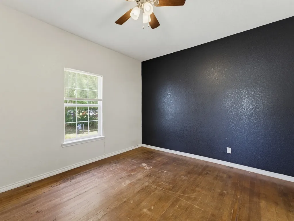 180 Trail Drive Bowie TX 76230