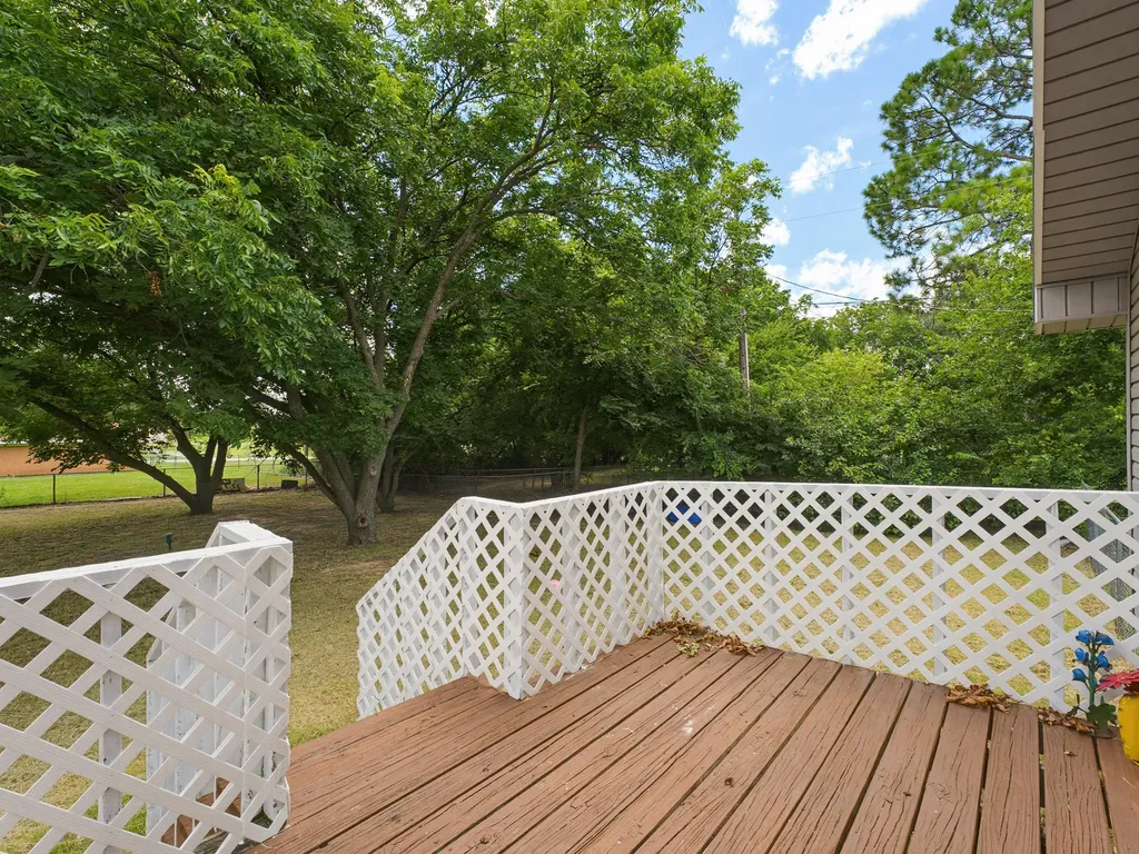 180 Trail Drive Bowie TX 76230