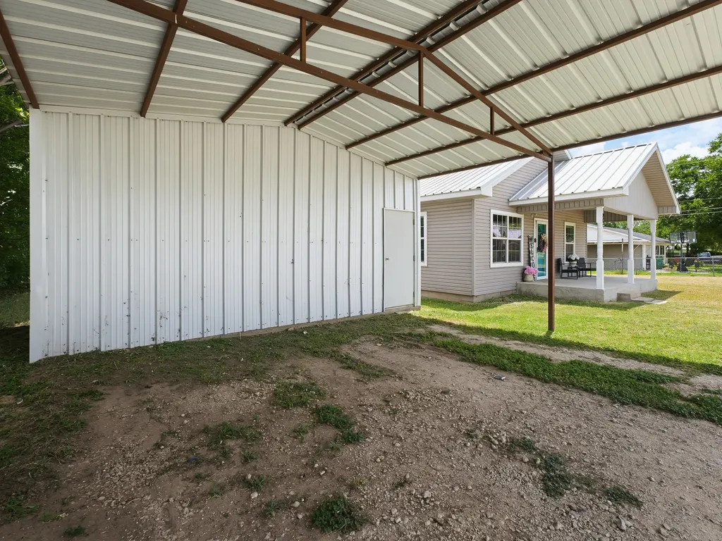 180 Trail Drive Bowie TX 76230