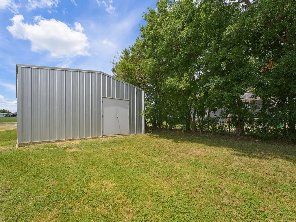 180 Trail Drive Bowie TX 76230