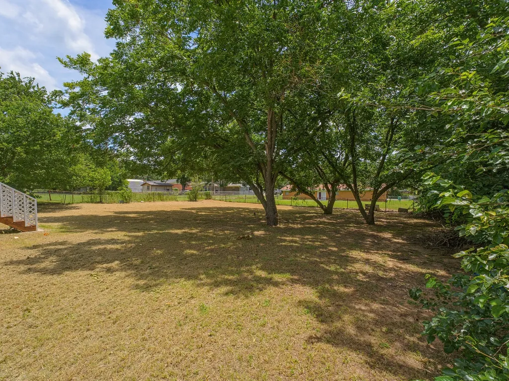 180 Trail Drive Bowie TX 76230